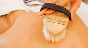 Trattamento di bellezza Freedom: centro estetico padova. Trova un estetista a padova per ceretta brasiliana, manicure, smalto semipermanente, pulizia viso e trattamenti di bellezza per la salute della pelle